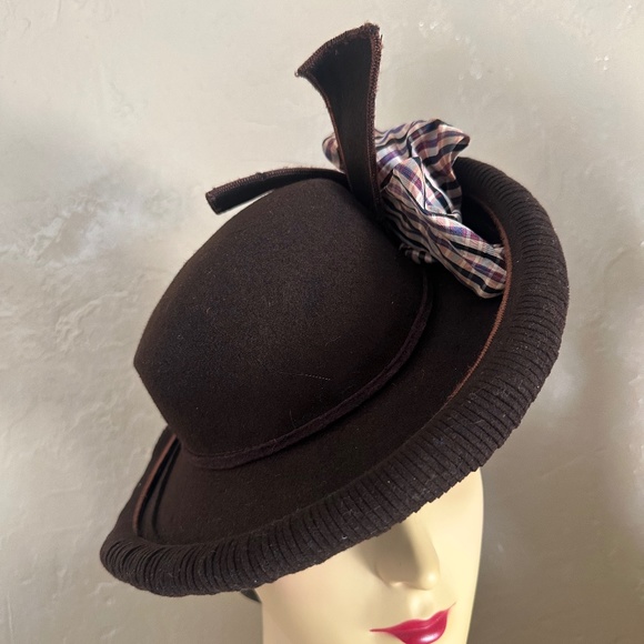 DISTINGUISHED 1940s\' BROWN FEDORA WITH TAFFETA BOWS + UNIQUE BRIM EDGING main image 7